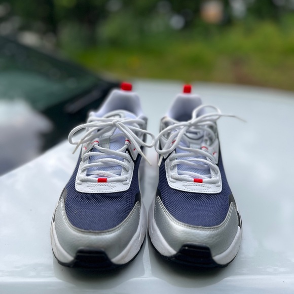 Original Puma Sneakers, Size 9 but it’s good for 8.5 too ,they were worn once - Picture 3 of 8